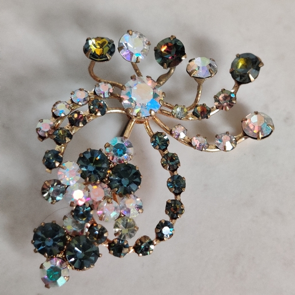 Vintage Austrian Crystals Brooch - Picture 9 of 12